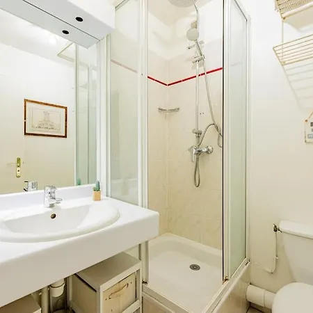 Grand Et Central, 8e Pres Elysee * Parijs
