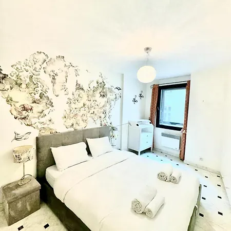 Appartement Grand Et Central, 8e Pres Elysee Parijs