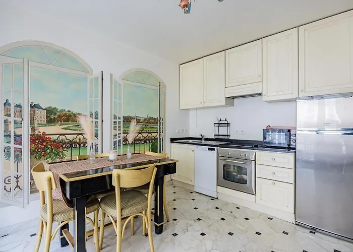 Apartment Grand Et Central, 8e Pres Elysee Paris