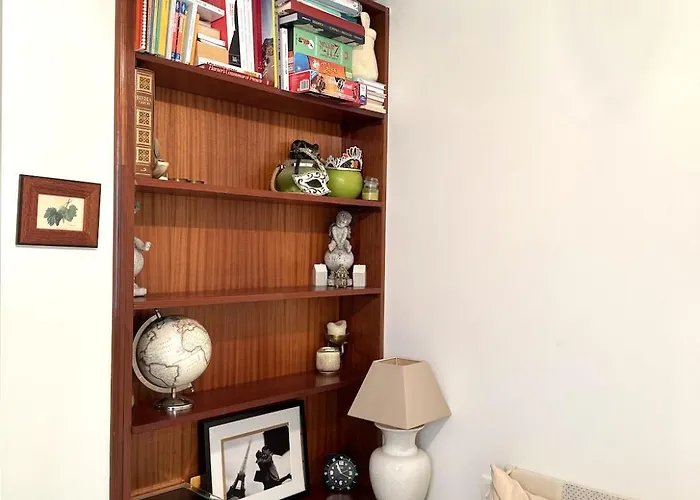 Grand Et Central, 8e Pres Elysee