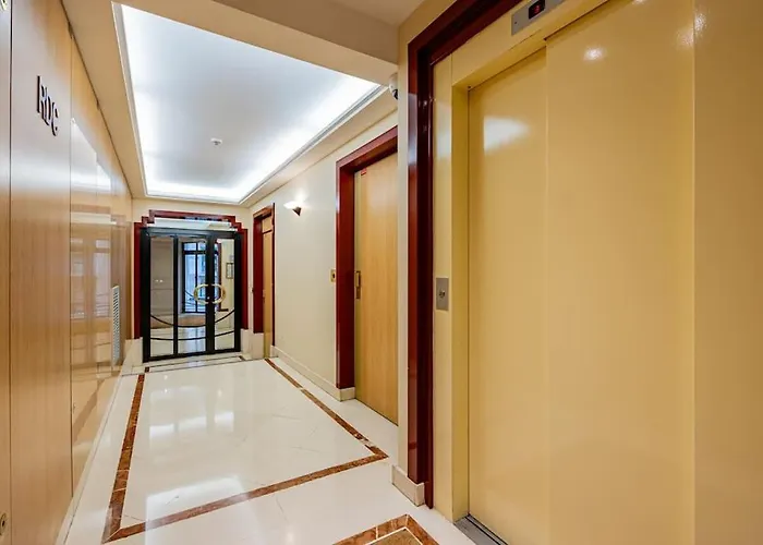 Grand Et Central, 8e Pres Elysee Lejlighed