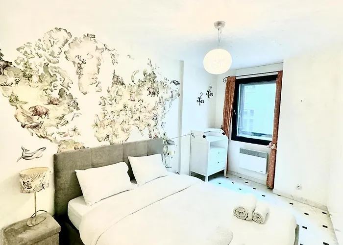 Lejlighed Grand Et Central, 8e Pres Elysee Paris